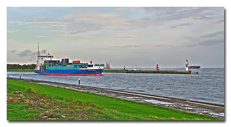 LIMG_8453III_4III_5III_tonemapped_02_800